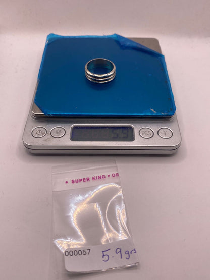 Anillo de Banda Ancha de Plata 925 con Diseño Acanalado y Acabado Oxidado, peso en gramos (báscula)
