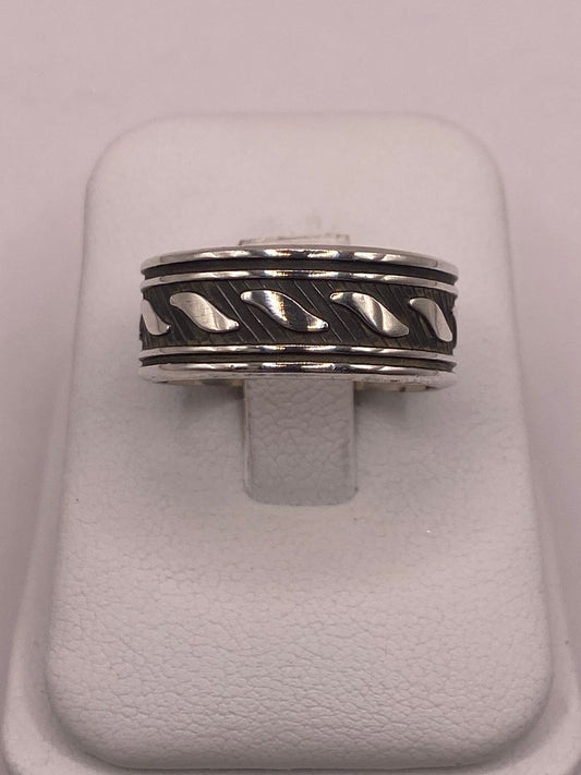 Anillo de Banda de Plata 925 Esterlina con Motivo Trenzado Grabado — vista lateral