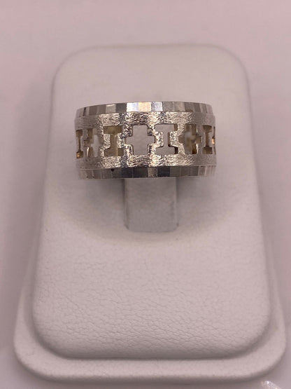 Anillo de Plata 925 Esterlina con Diseño de Cruces Caladas, vista frontal
