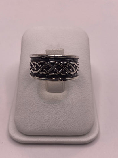 Anillo de Plata 925 Esterlina con Trenzado Infinito, vista frontal