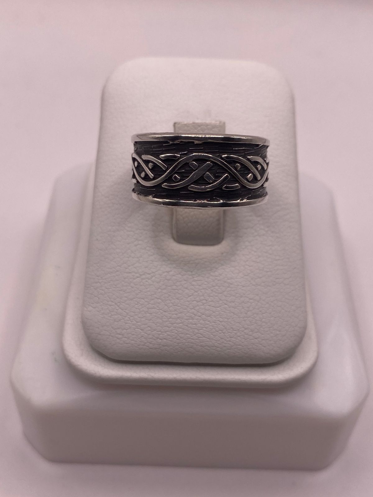 Anillo de Plata 925 Esterlina con Trenzado Infinito, vista lateral