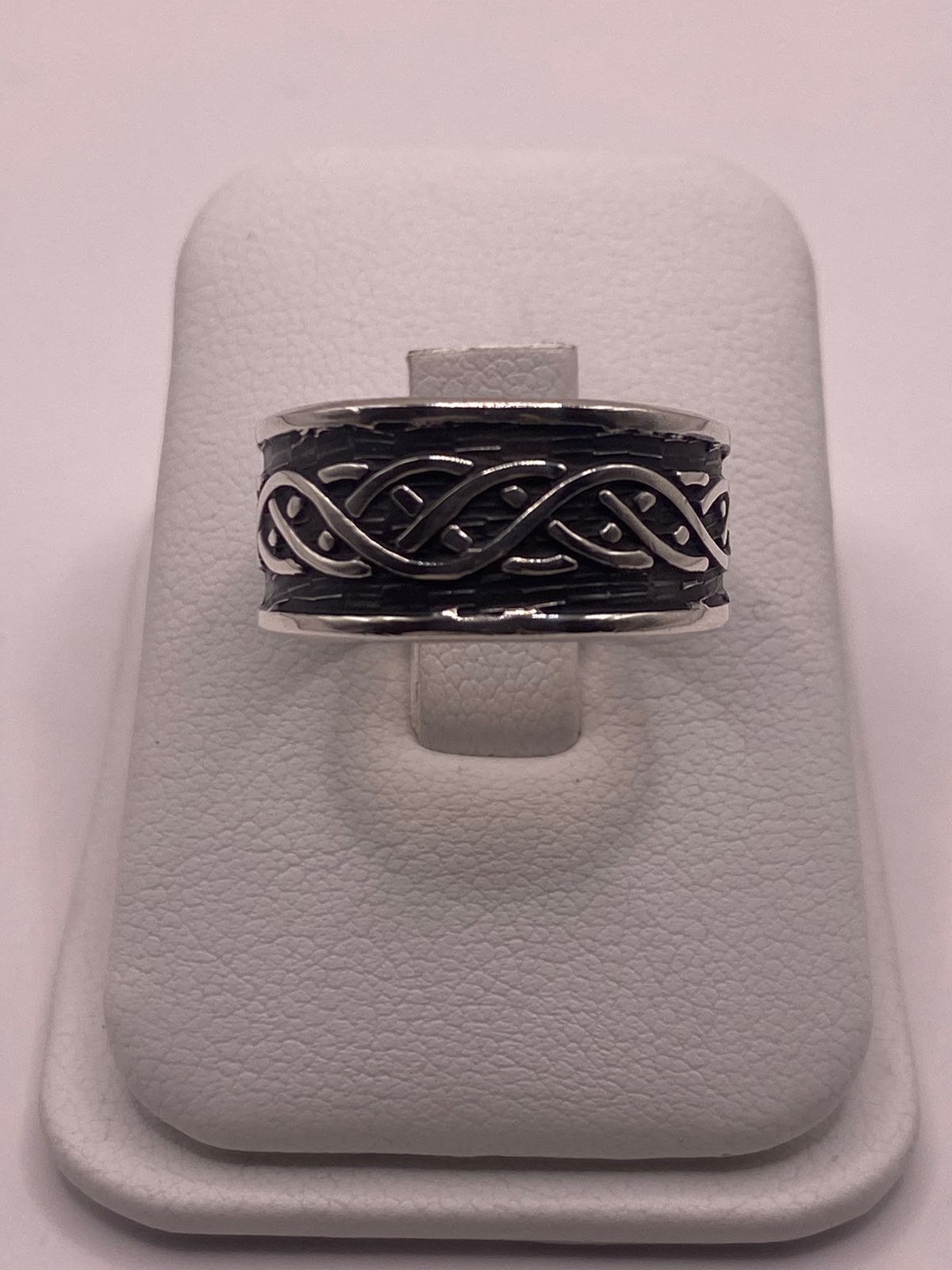 Anillo de Plata 925 Estilo Celta Trenzado con Acabado Oxidado — vista lateral