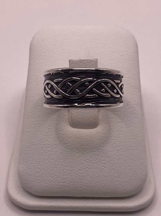 Anillo de Plata 925 Estilo Celta Trenzado con Acabado Oxidado — vista lateral