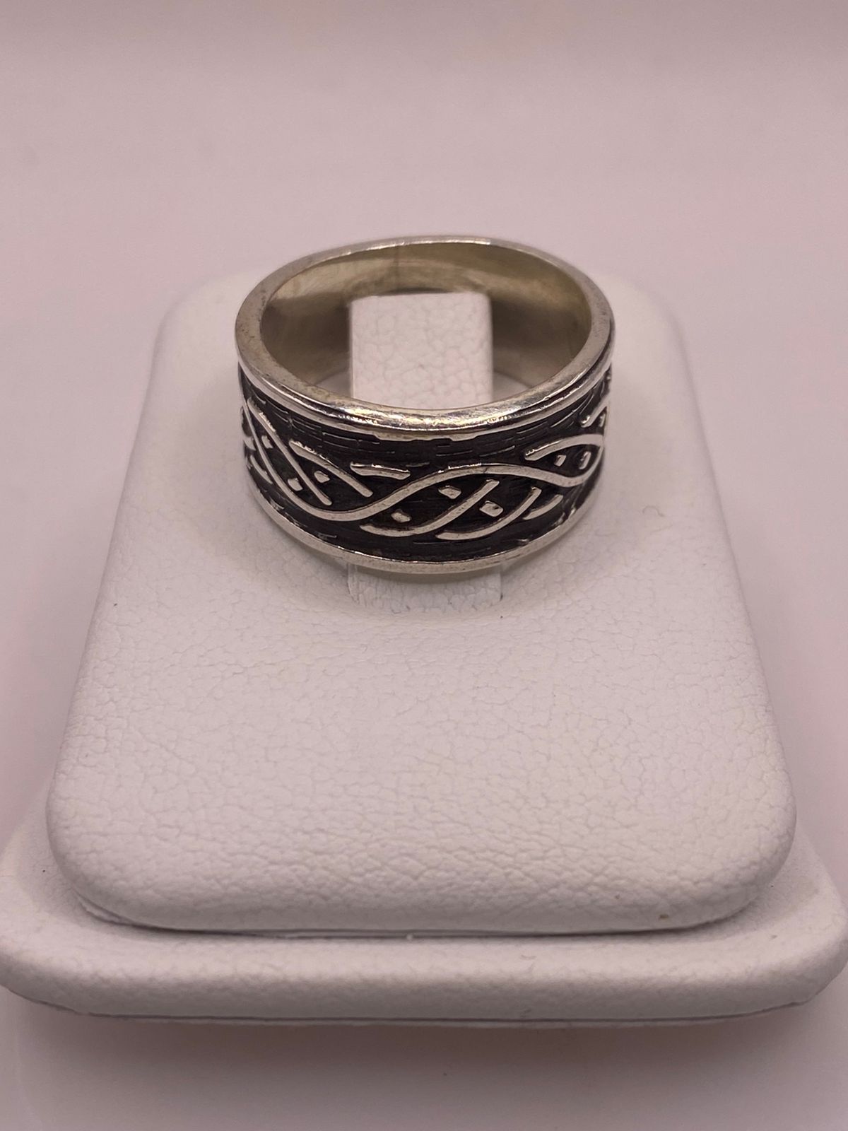 Anillo de Plata 925 Estilo Celta Trenzado con Acabado Oxidado, sello de autenticidad Plata Ley .925