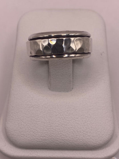 Anillo de Plata 925 Texturizado con Banda Central Lisa, vista frontal