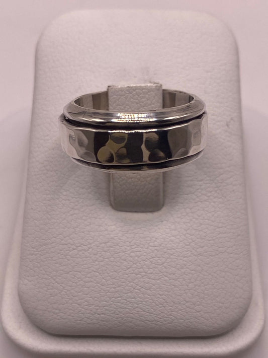 Anillo de Plata 925 Texturizado con Banda Central Lisa — vista lateral