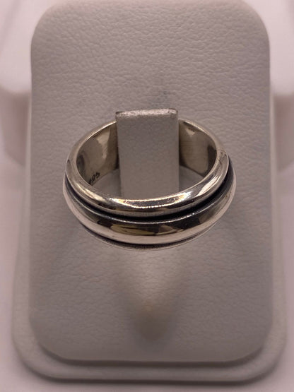 Anillo de Plata 925 con Banda Central en Contraste — detalle de piedra