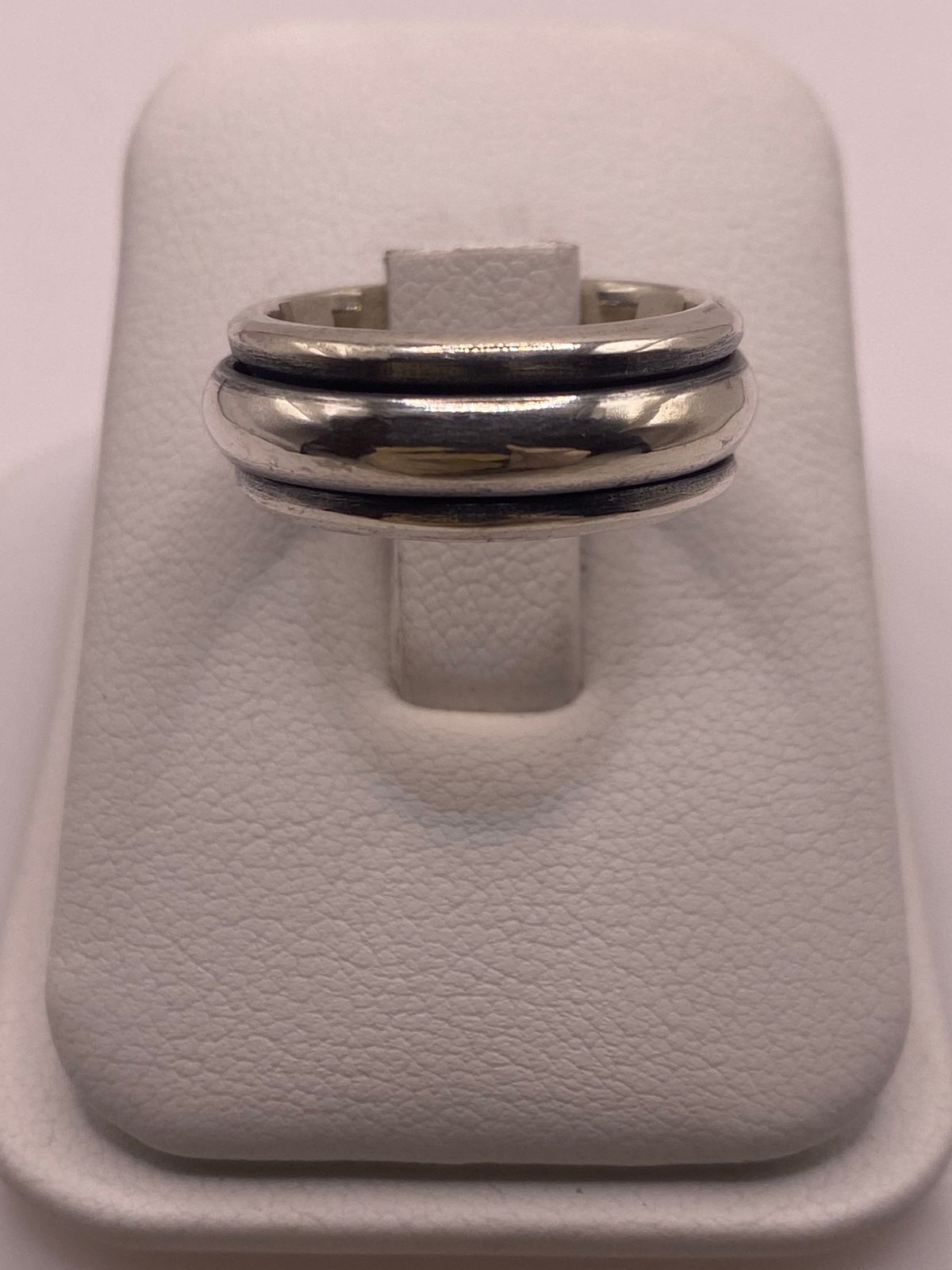 Anillo de Plata 925 con Banda Central en Contraste, sello de autenticidad Plata Ley .925