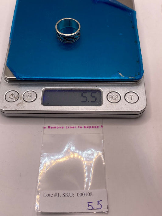 Anillo de Plata 925 con Banda Texturizada y Motivos de Hoja Pulidos — vista lateral
