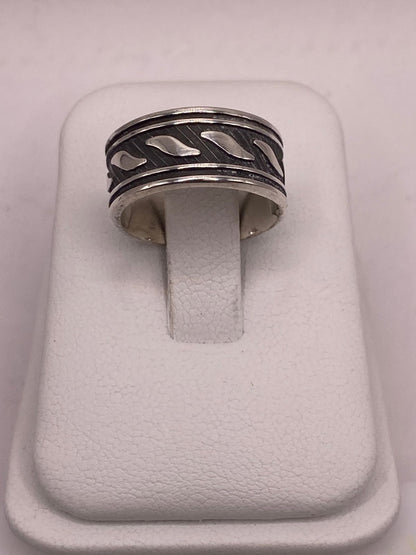 Anillo de Plata 925 con Banda Texturizada y Motivos de Hoja Pulidos, peso en gramos (báscula)