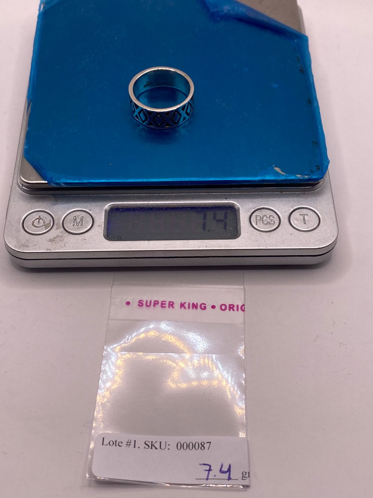 Anillo de Plata 925 con Calados Geométricos en Forma de Diamante, peso en gramos (báscula)