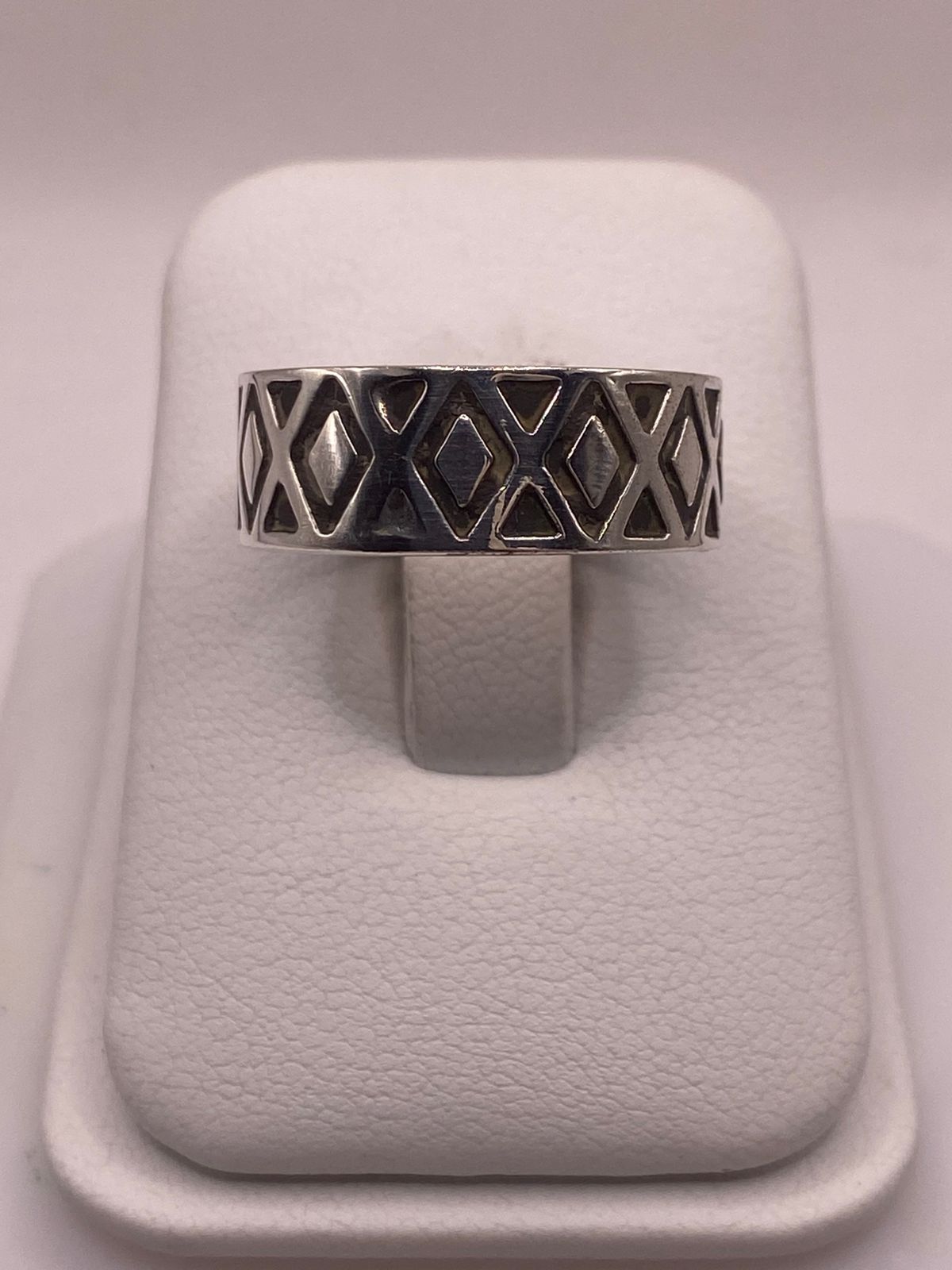 Anillo de Plata 925 con Calados Geométricos en Forma de Diamante, sello de autenticidad Plata Ley .925