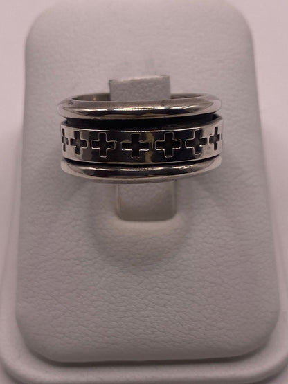 Anillo de Plata 925 con Cruces Caladas y Acabado Oxidado, sello de autenticidad Plata Ley .925