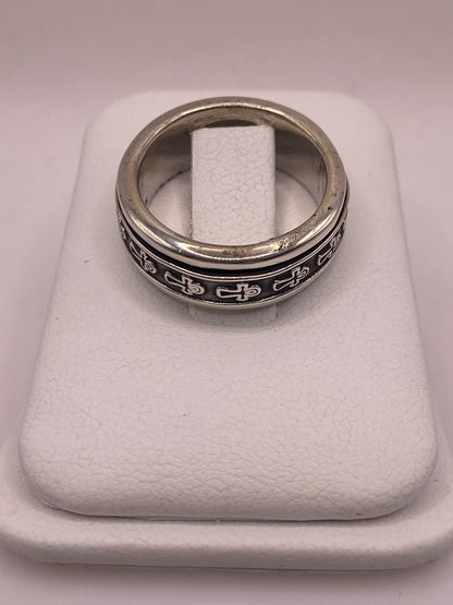 Anillo de Plata 925 con Cruces Grabadas y Acabado Oxidado, sello de autenticidad Plata Ley .925
