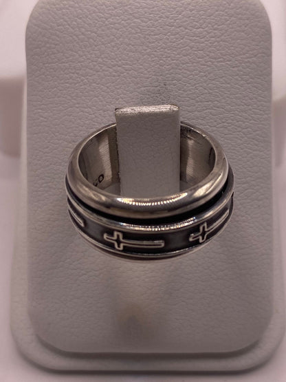 Anillo de Plata 925 con Cruces Grabadas y Diseño Sobrio, vista lateral