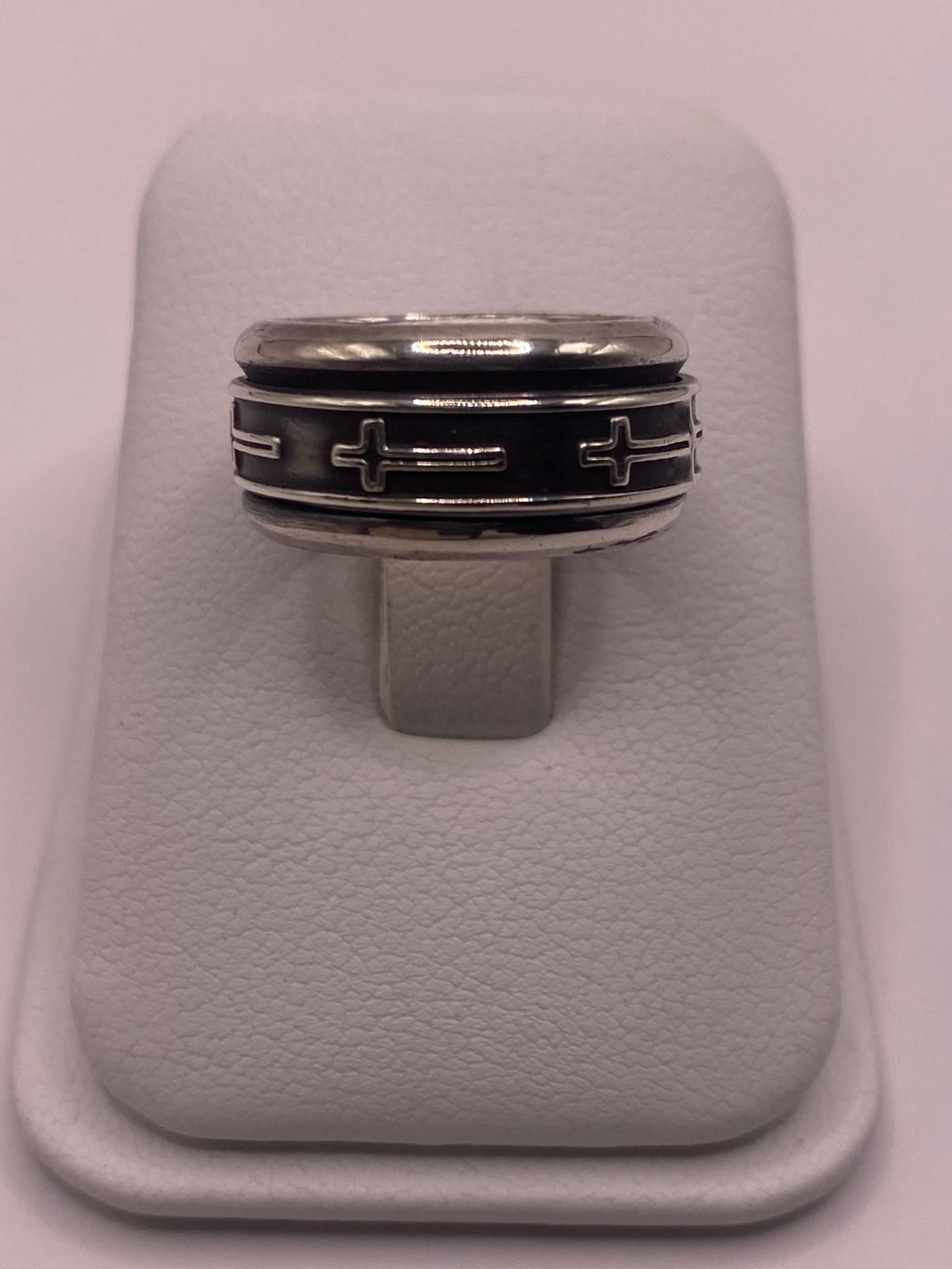 Anillo de Plata 925 con Cruces Minimalistas y Diseño Atemporal, vista frontal