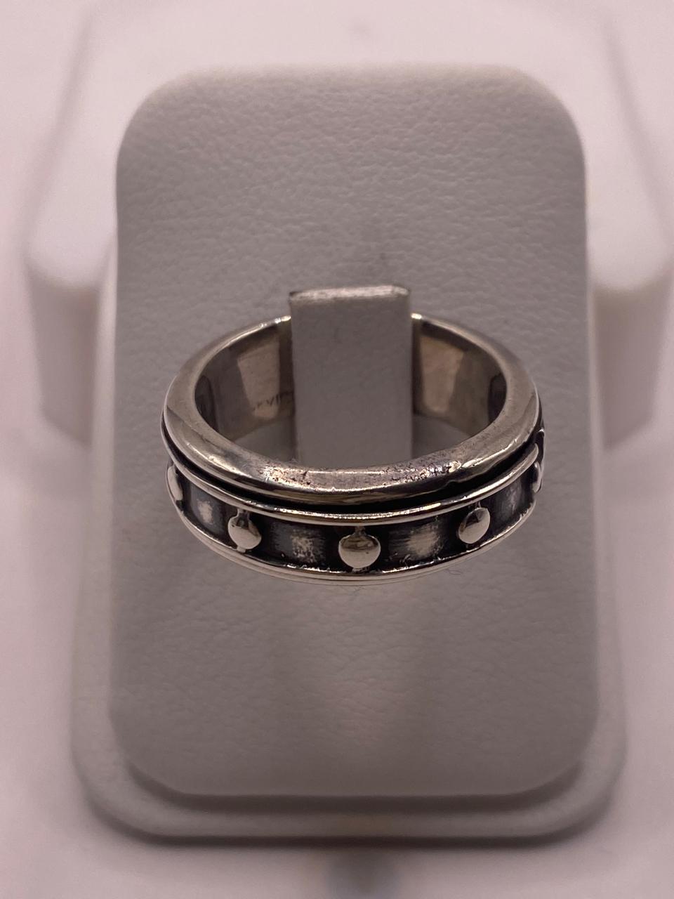 Anillo de Plata 925 con Detalles Circulares y Acabado Oxidado, sello de autenticidad Plata Ley .925
