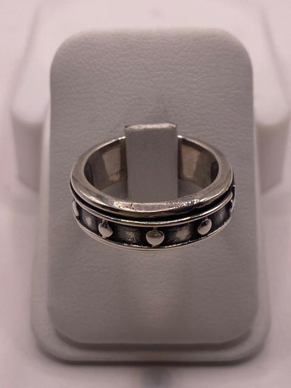 Anillo de Plata 925 con Detalles Circulares y Acabado Oxidado, sello de autenticidad Plata Ley .925