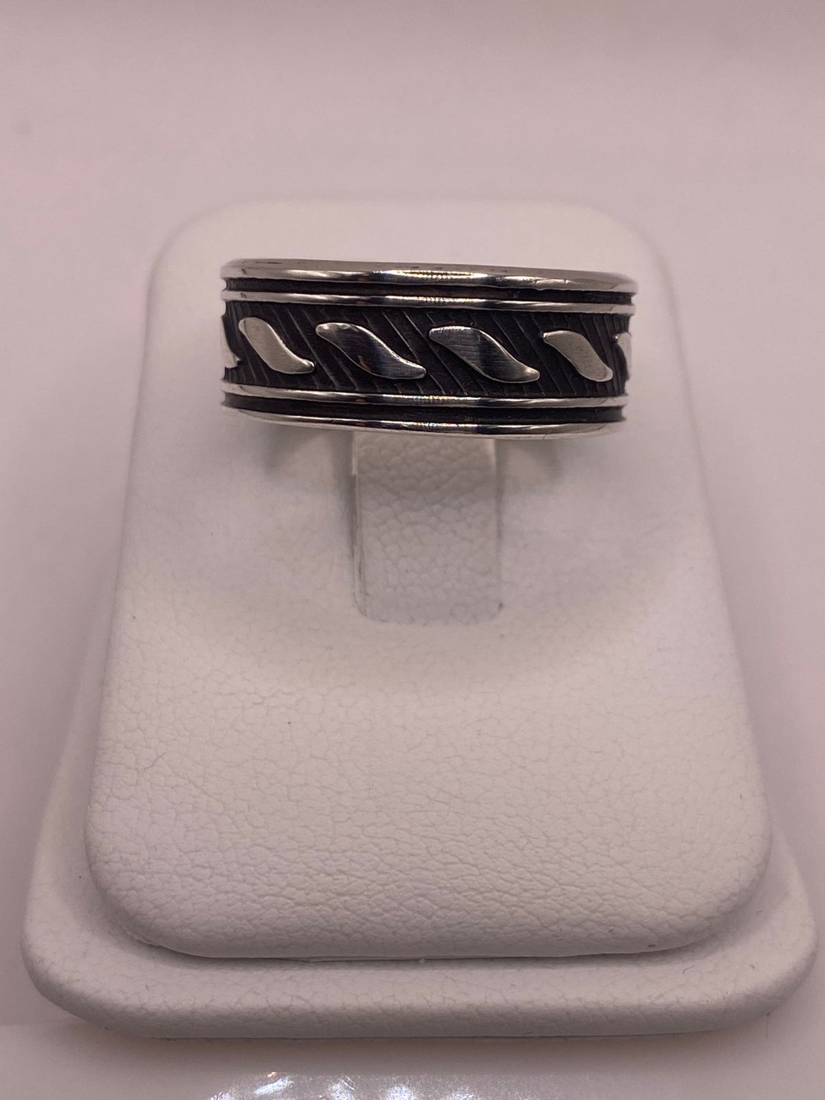 Anillo de Plata 925 con Diseño Atemporal, vista lateral