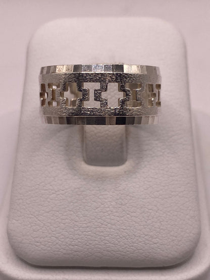 Anillo de Plata 925 con Diseño Calado de Cruces — vista lateral