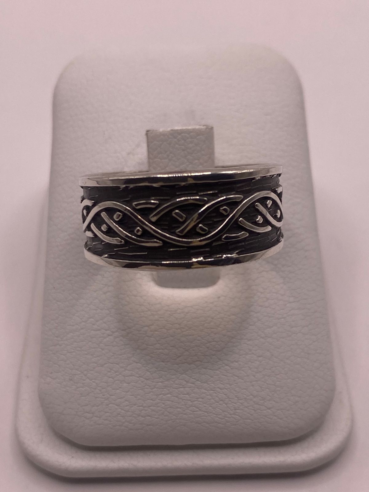 Anillo de Plata 925 con Diseño Celta Trenzado y Acabado Oxidado, vista frontal