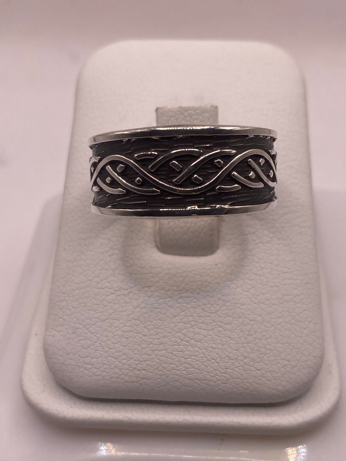 Anillo de Plata 925 con Diseño Celta Trenzado y Acabado Oxidado, sello de autenticidad Plata Ley .925