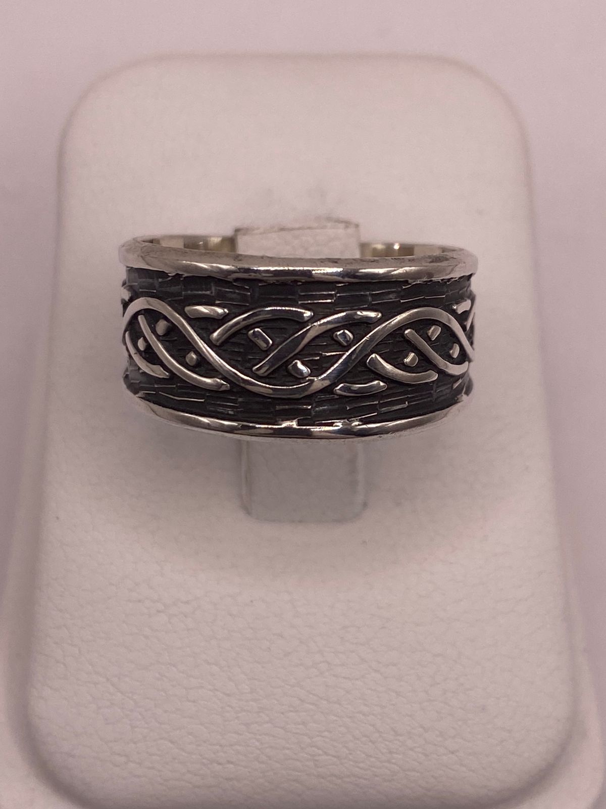 Anillo de Plata 925 con Diseño Entrelazado de Estilo Celta, vista frontal