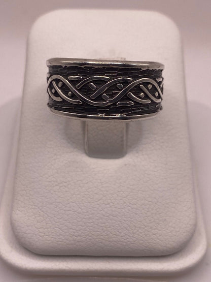 Anillo de Plata 925 con Diseño Entrelazado de Estilo Celta, peso en gramos (báscula)