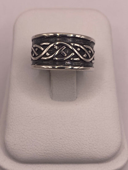 Anillo de Plata 925 con Diseño Entrelazado y Estilo Artesanal, vista frontal