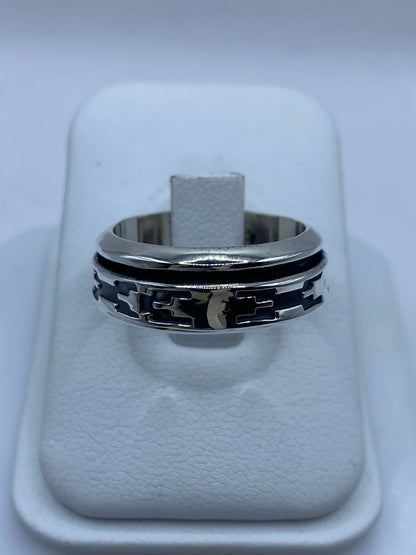 Anillo de Plata 925 con Diseño Geométrico en Relieve — vista lateral