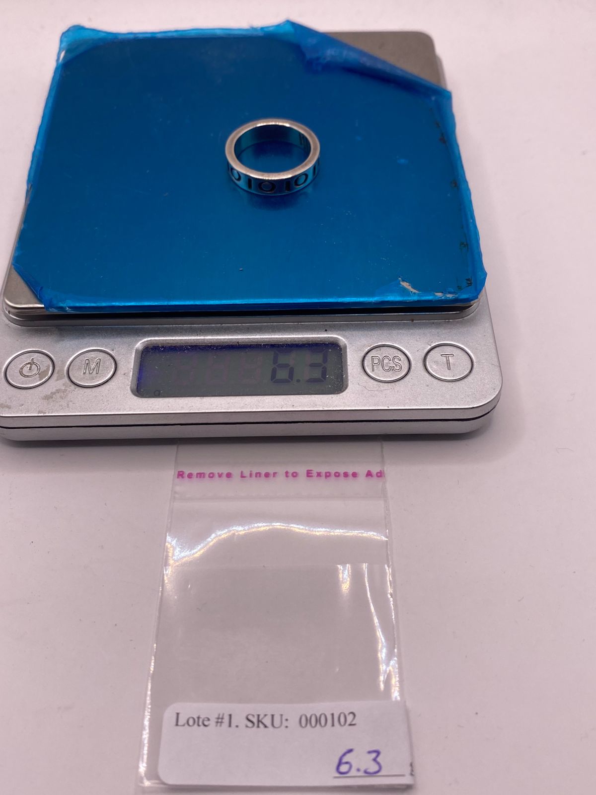 Anillo de Plata 925 con Diseño Geométrico y Detalles Circulares, peso en gramos (báscula)