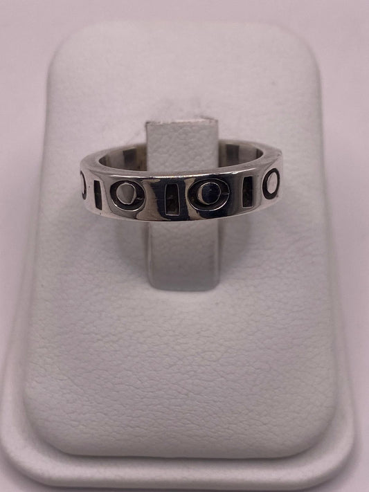 Anillo de Plata 925 con Diseño Geométrico y Detalles Circulares — vista lateral