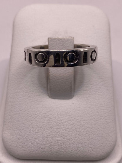 Anillo de Plata 925 con Diseño Geométrico y Detalles Circulares, vista frontal