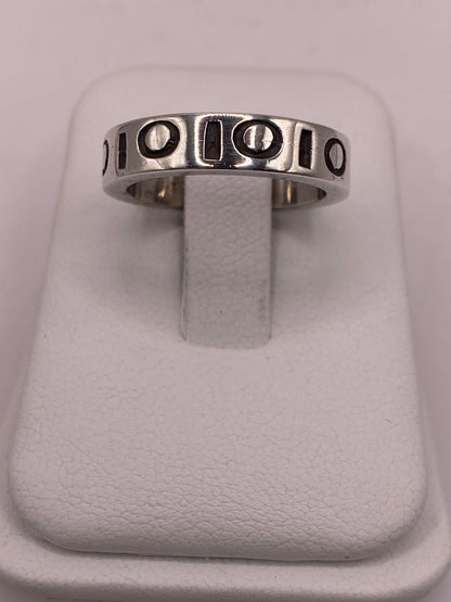 Anillo de Plata 925 con Diseño Geométrico y Detalles Circulares, vista lateral
