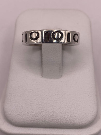 Anillo de Plata 925 con Diseño Geométrico y Detalles Circulares, sello de autenticidad Plata Ley .925