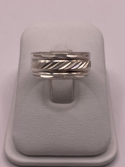Anillo de Plata 925 con Diseño Texturizado en Espiral y Bordes Facetados, sello de autenticidad Plata Ley .925
