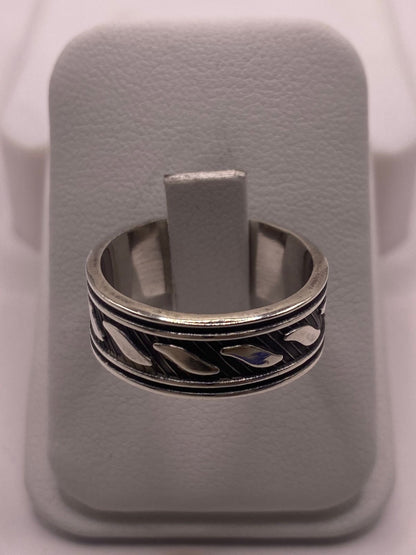 Anillo de Plata 925 con Diseño Texturizado y Detalles Curvos – Acabado Oxidado, sello de autenticidad Plata Ley .925
