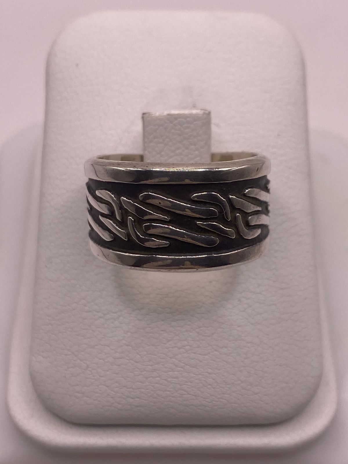 Anillo de Plata 925 con Diseño Trenzado Tipo Cadena y Acabado Oxidado, vista frontal