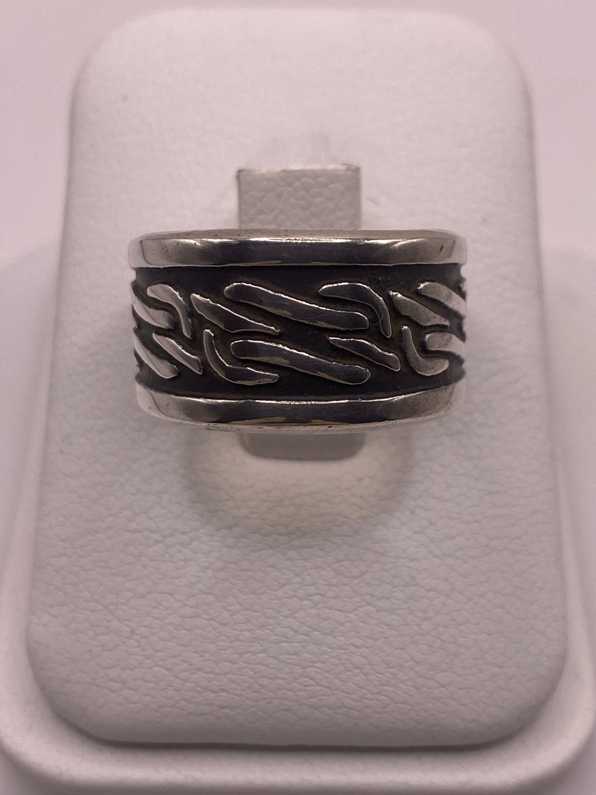Anillo de Plata 925 con Diseño Trenzado Tipo Cadena y Acabado Oxidado — vista lateral