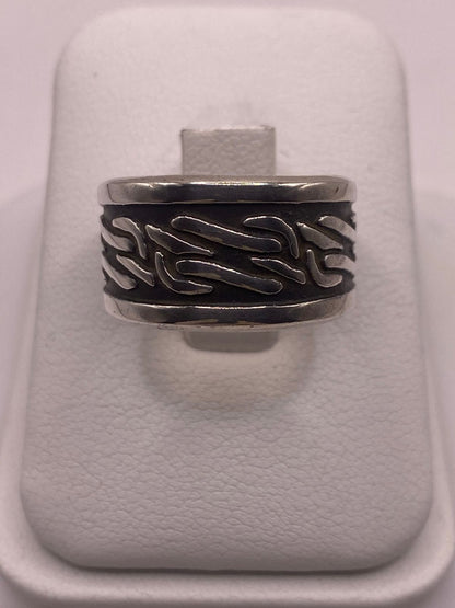 Anillo de Plata 925 con Diseño Trenzado Tipo Cadena y Acabado Oxidado — vista lateral