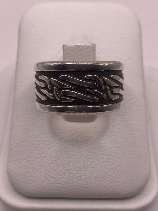 Anillo de Plata 925 con Diseño Trenzado Tipo Cadena y Acabado Oxidado — vista lateral