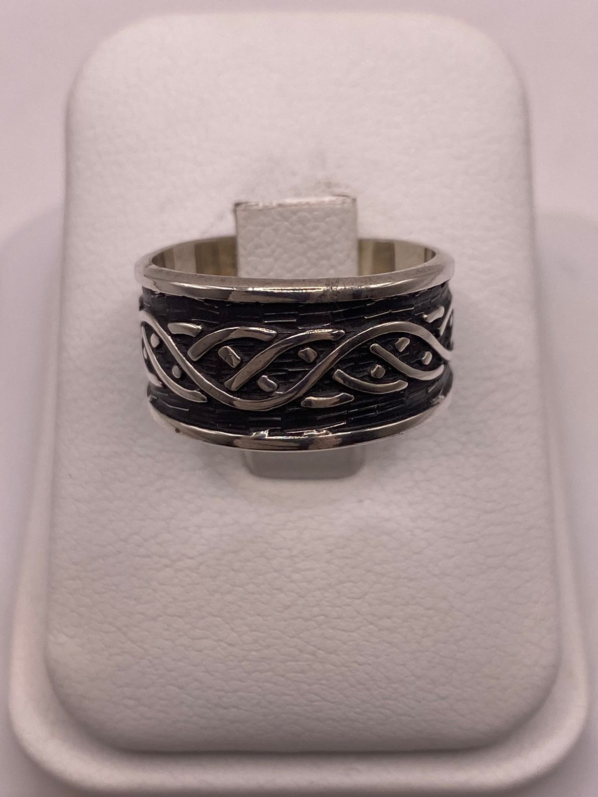 Anillo de Plata 925 con Diseño Trenzado y Motivos Orgánicos, vista frontal