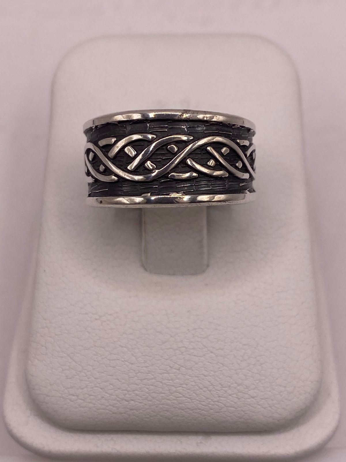 Anillo de Plata 925 con Diseño Trenzado y Motivos Orgánicos, vista lateral