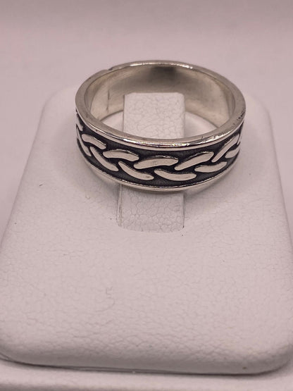 Anillo de Plata 925 con Diseño de Cadena y Acabado Oxidado, vista frontal