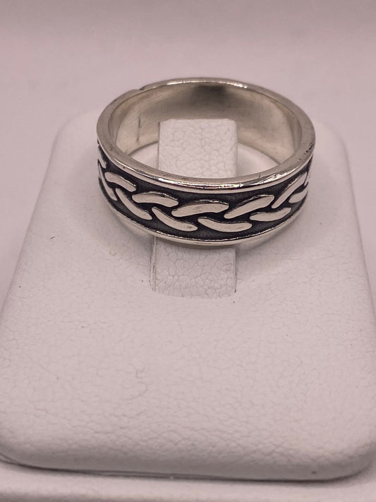 Anillo de Plata 925 con Diseño de Cadena y Acabado Oxidado, vista frontal