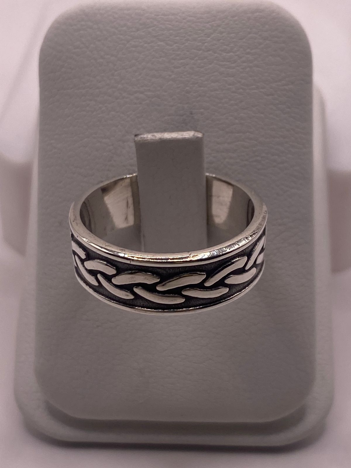 Anillo de Plata 925 con Diseño de Cadena y Acabado Oxidado, sello de autenticidad Plata Ley .925