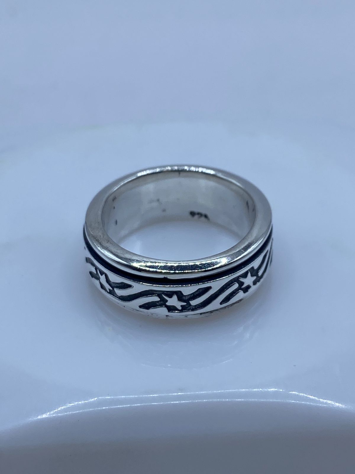 Anillo Giratorio de Plata 925 con Estrellas y Líneas Entrelazadas — Antiestrés Artesanal Taxco, sello de autenticidad Plata Ley .925
