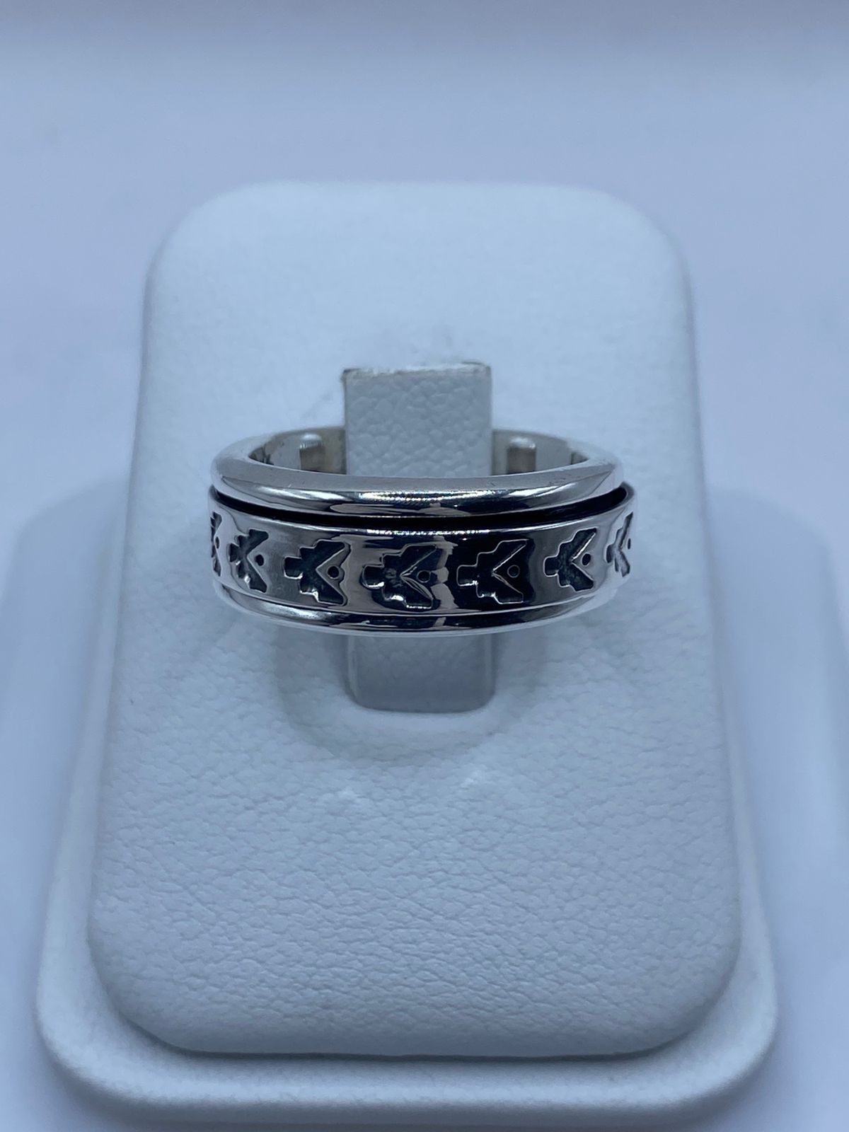 Anillo de Plata 925 con Diseño de Flechas — vista lateral
