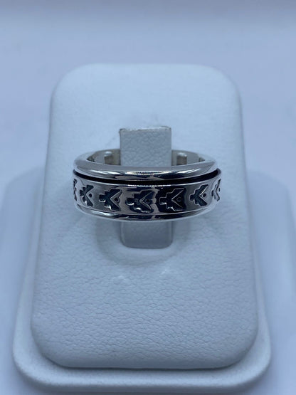 Anillo de Plata 925 con Diseño de Flechas — vista lateral