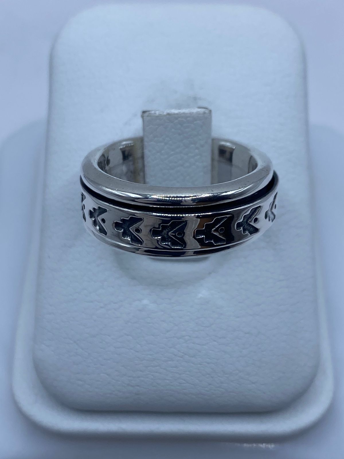 Anillo de Plata 925 con Diseño de Flechas, vista lateral